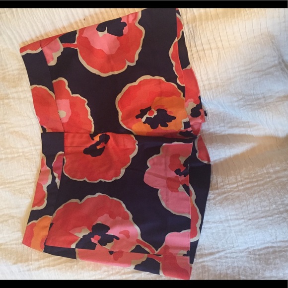 Abstract shorts - Picture 1 of 2